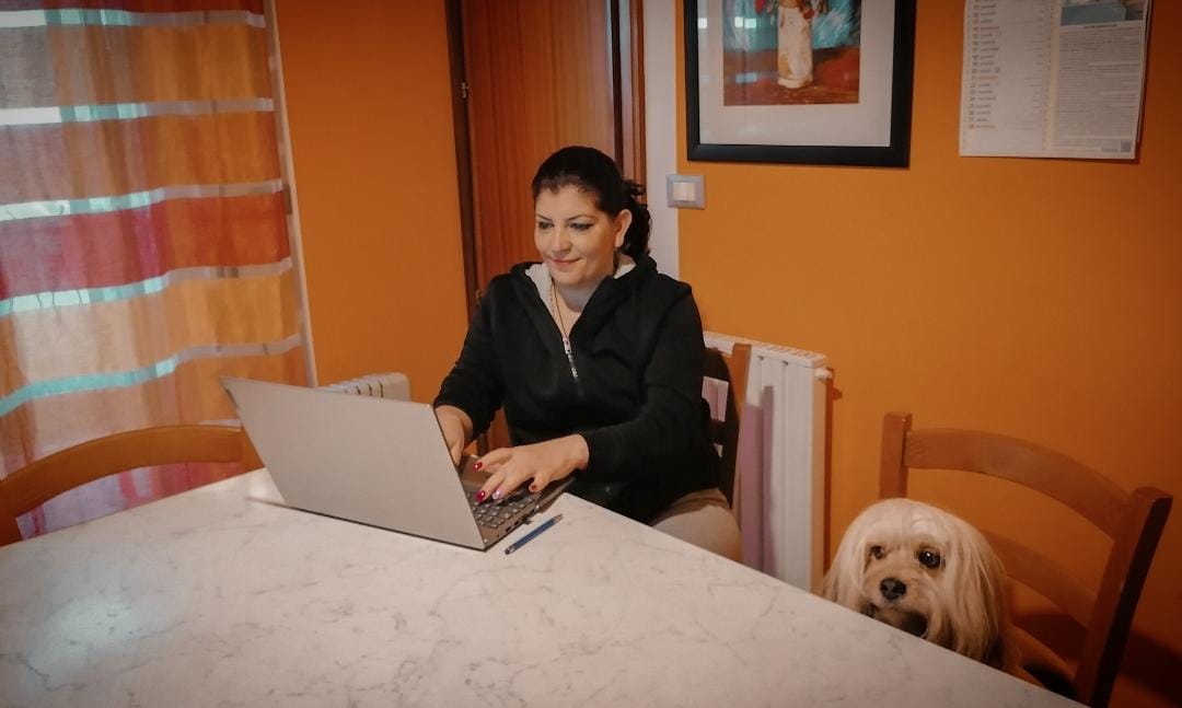 laura leotta forever lavora da casa.jpeg